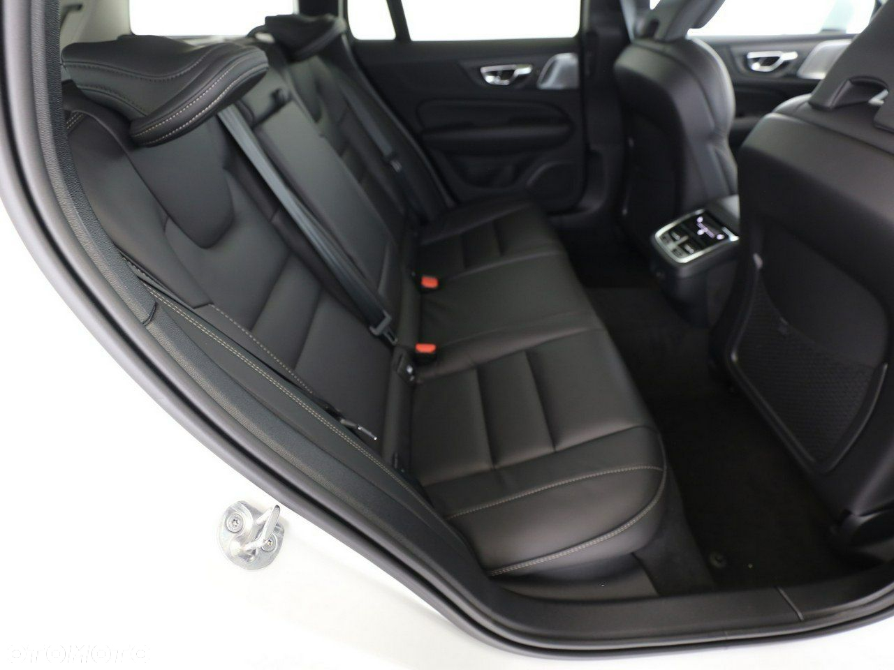 Volvo V60 Cross Country B5 B AWD Ultimate - 4