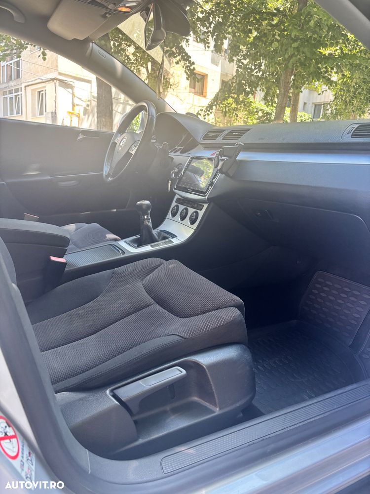 Volkswagen Passat 1.6 FSI Comfortline - 9