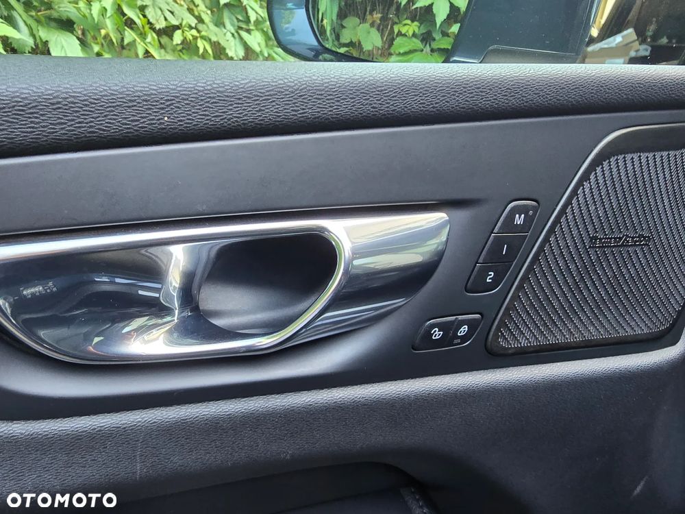 Volvo XC 60 D4 Momentum Pro - 34