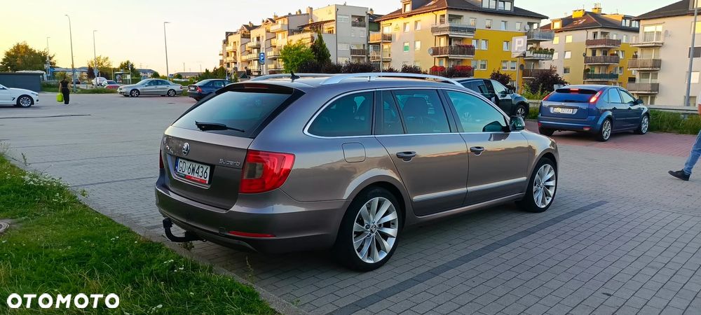 Skoda Superb 2.0 TDI Ambition DSG - 8