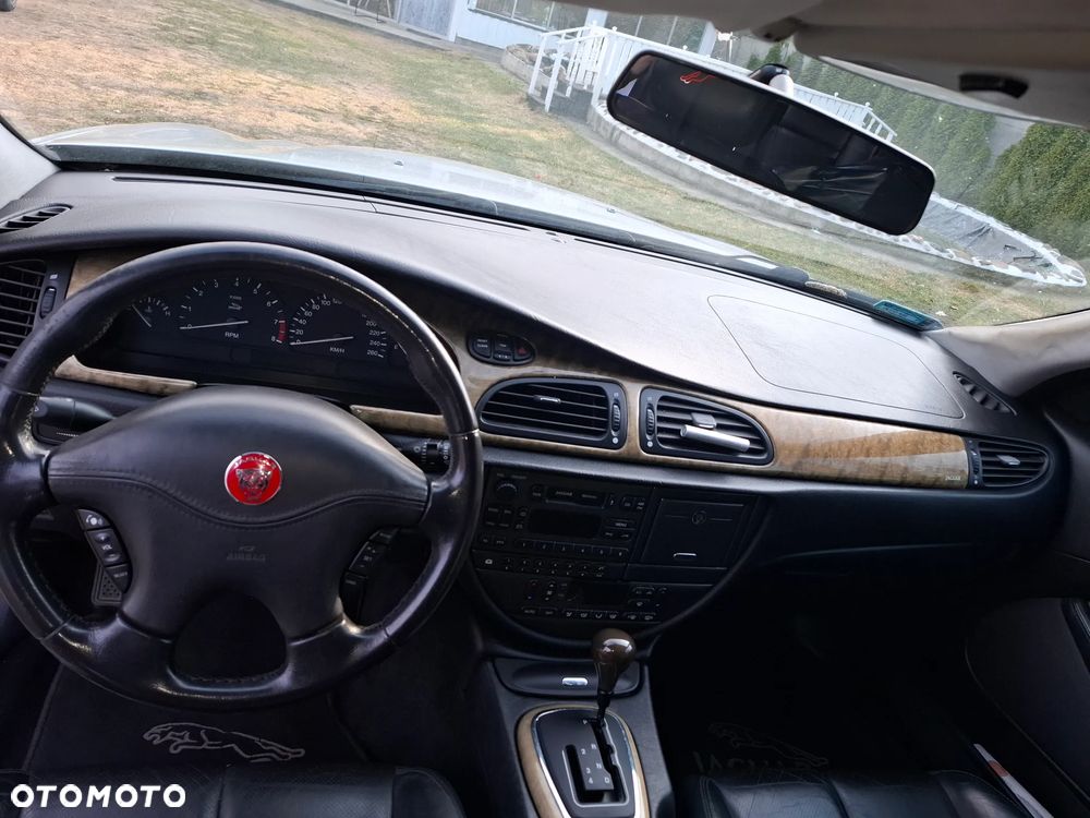 Jaguar S-Type - 8