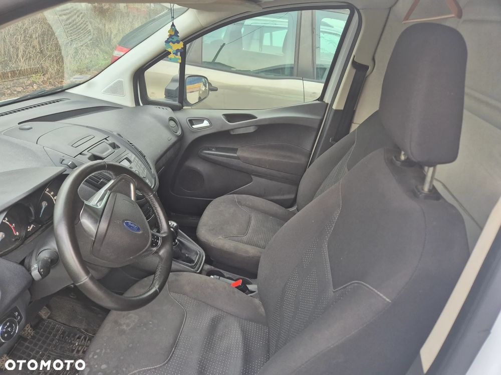 Ford transit courier - 4