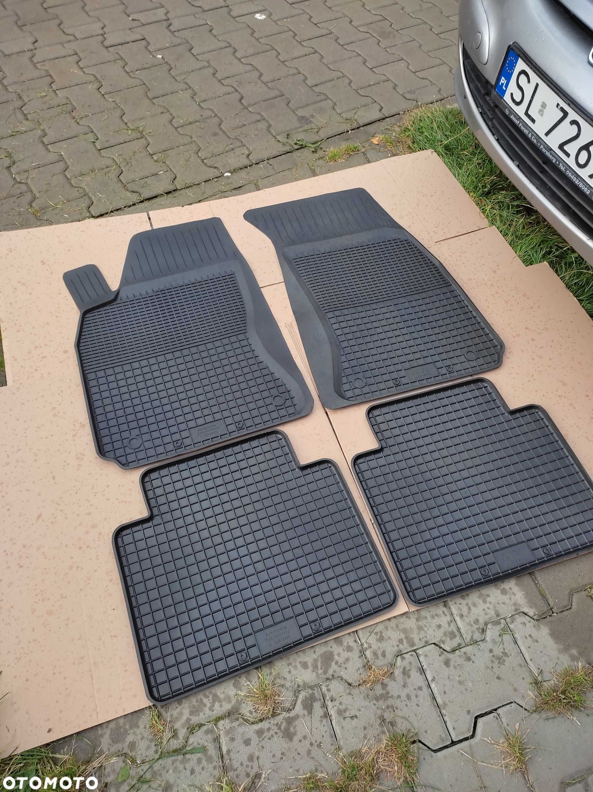 TOYOTA AVENSIS 2 03-08 NOWE Dywaniki gumowe dopasowane korytka korytko - 1