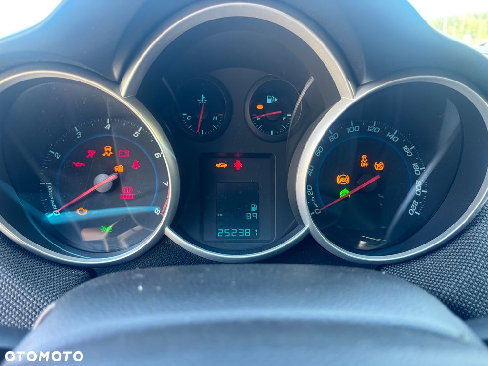 Chevrolet Cruze 1.6 LS - 8
