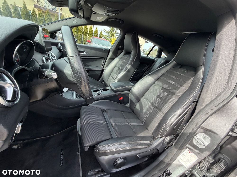 Mercedes-Benz CLA 180 Urban - 35