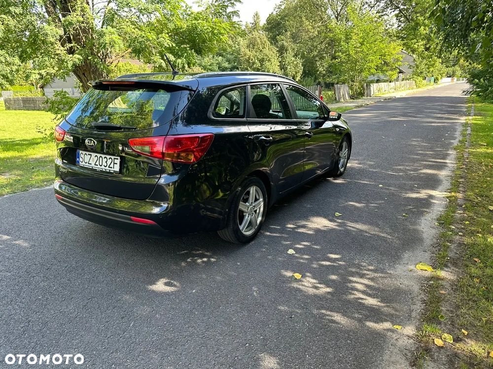 Kia Ceed 1.6 GDI Dream Team Edition - 4