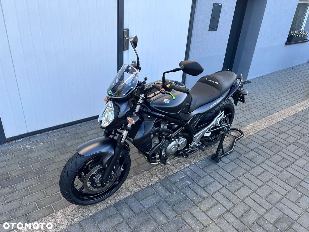 Suzuki Gladius - 10