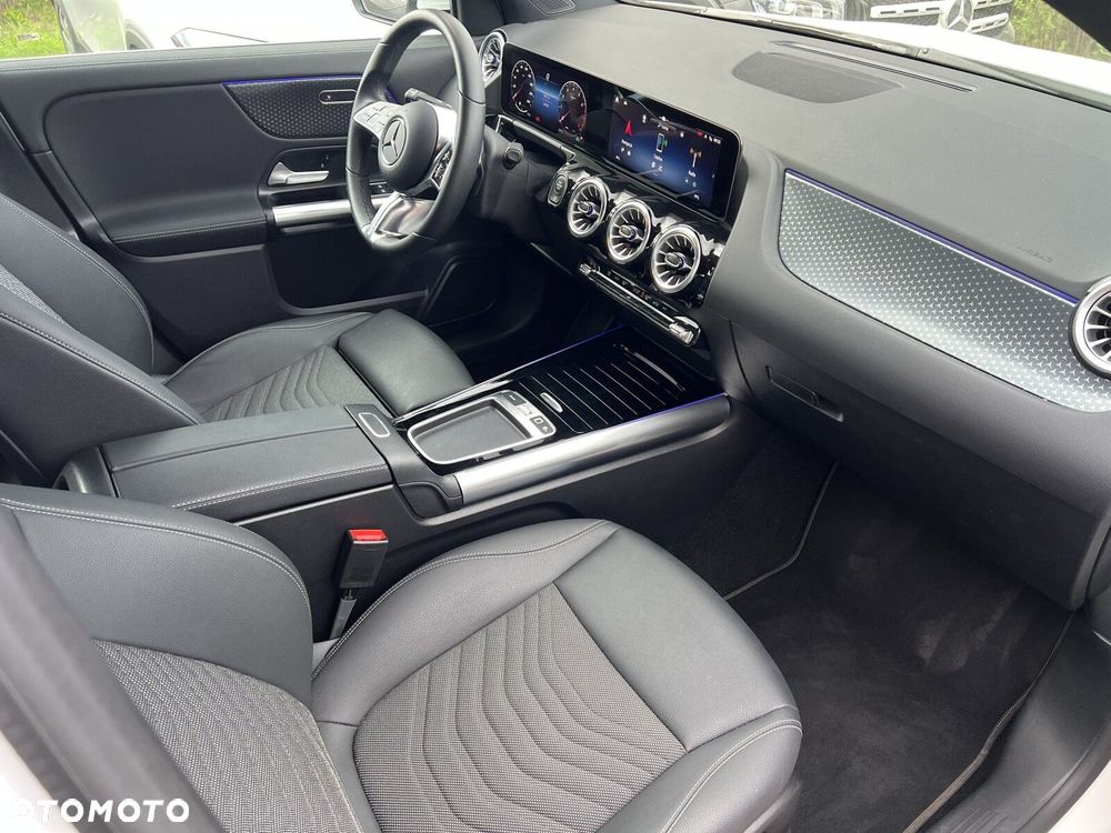 Mercedes-Benz GLA - 13