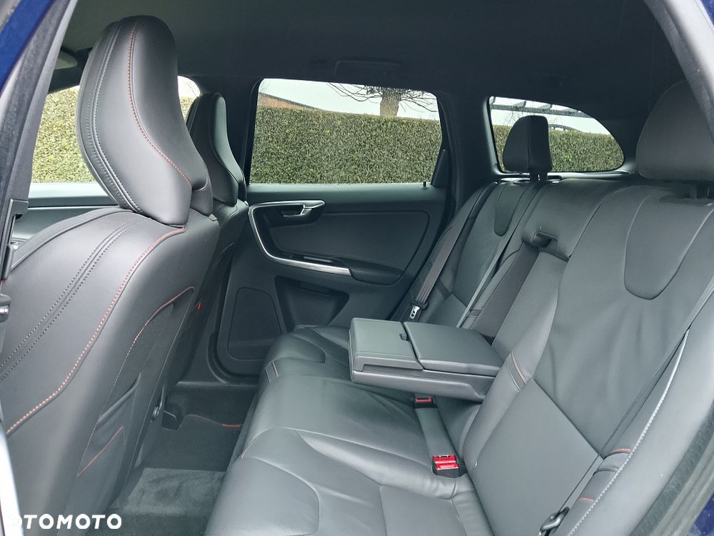 Volvo XC 60 D4 AWD Ocean Race - 21