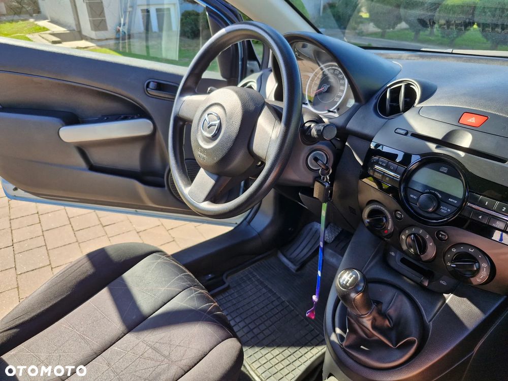 Mazda 2 - 10