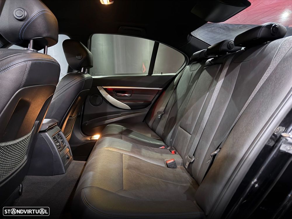 BMW 330 e iPerformance Pack M - 35