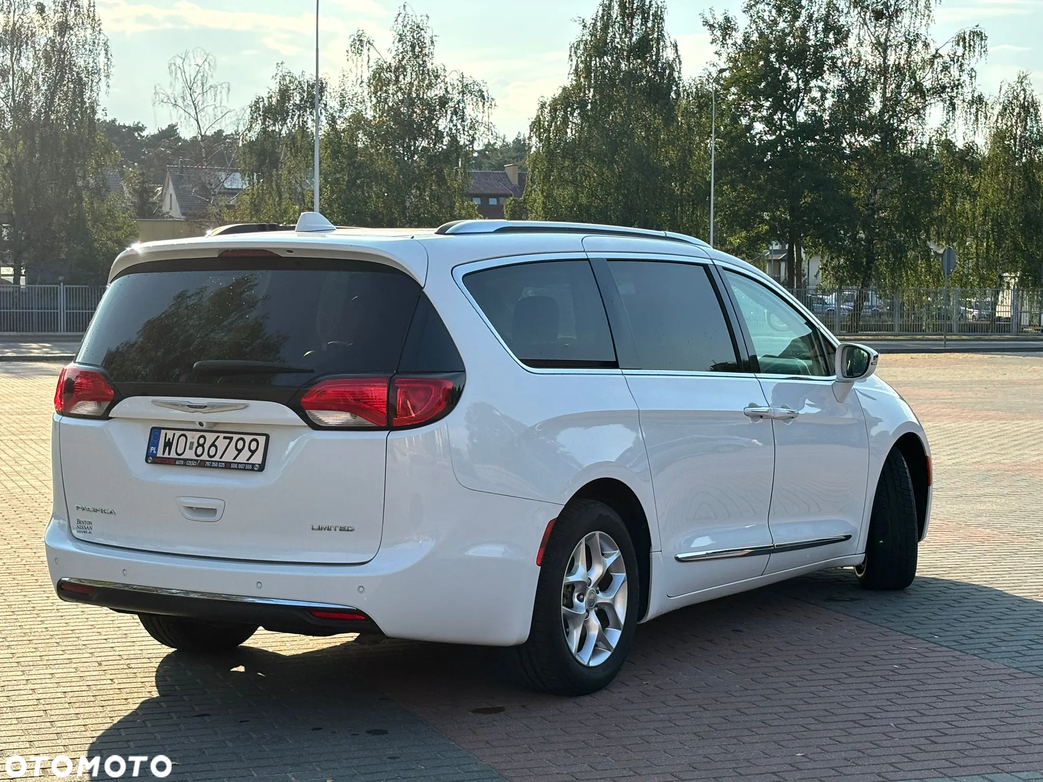 Chrysler Pacifica - 12