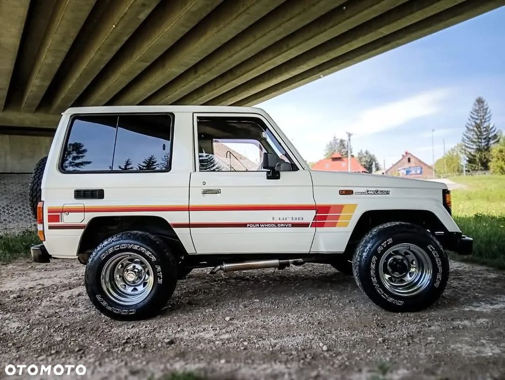 Toyota Land Cruiser - 2