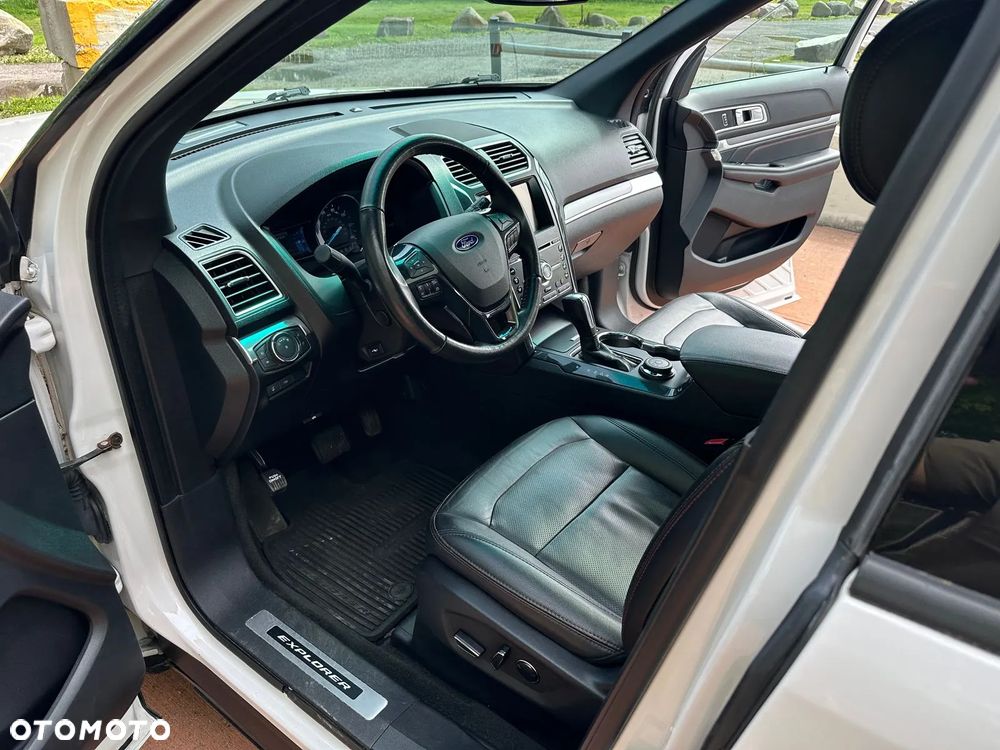Ford Explorer - 27