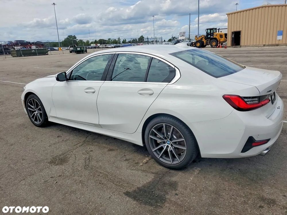 BMW Seria 3 330i xDrive Sport Line - 4