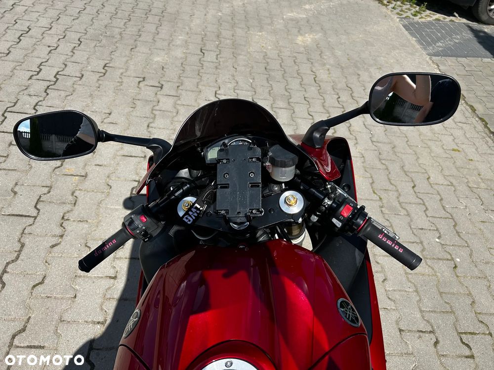 Yamaha R1 - 4