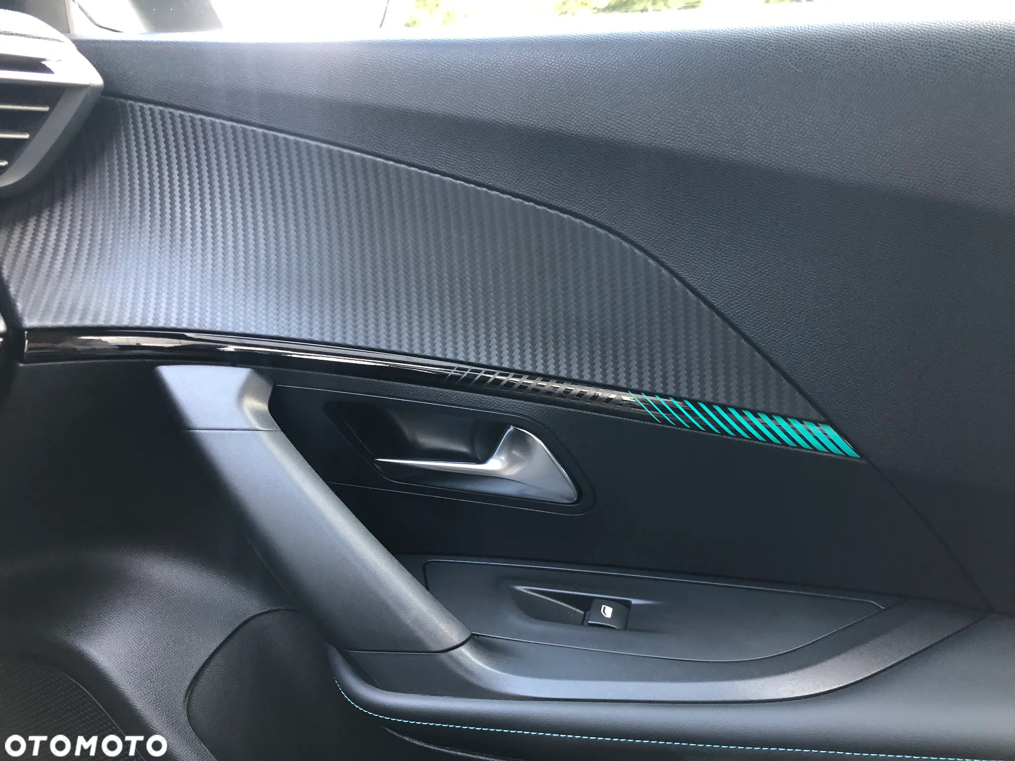 Peugeot 2008 1.2 PureTech Allure S&S EAT8 - 25