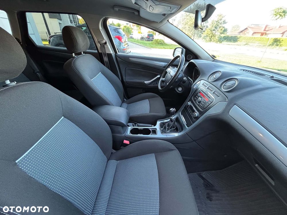 Ford Mondeo 1.6 TDCi Champions Edition - 19