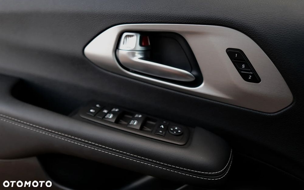 Chrysler Pacifica - 21