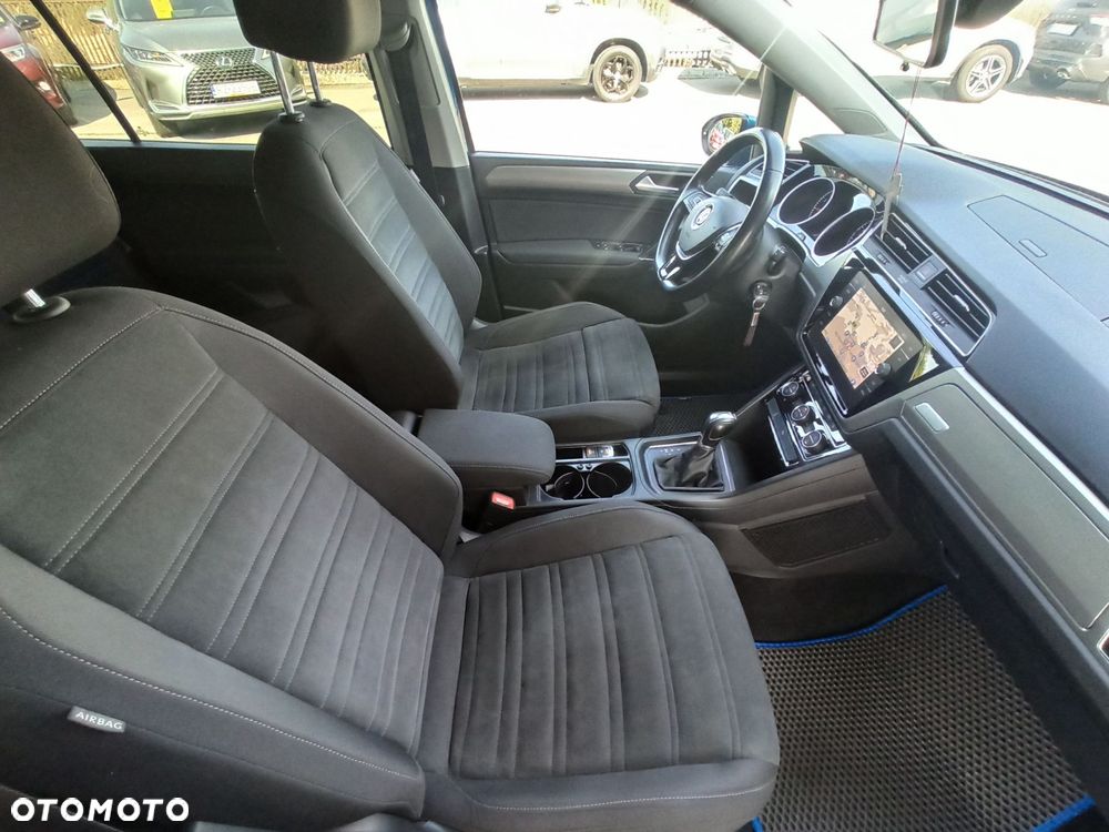 Volkswagen Touran - 11