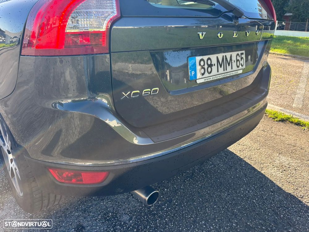 Volvo XC 60 2.0 D3 R-Design Geartronic - 14