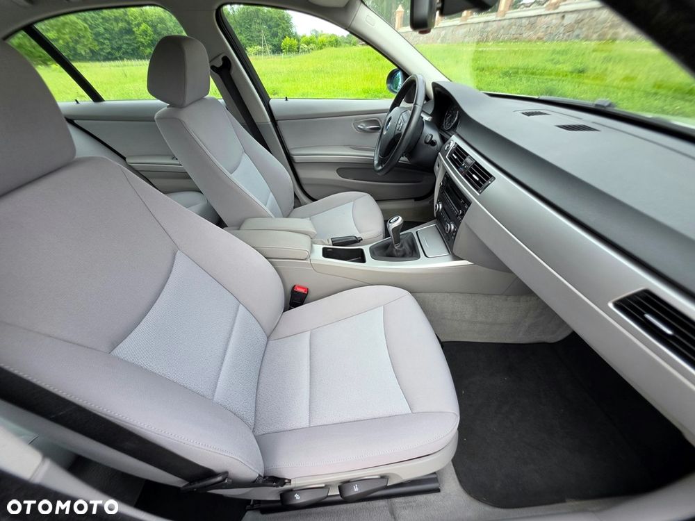 BMW Seria 3 318i Edition Exclusive - 33