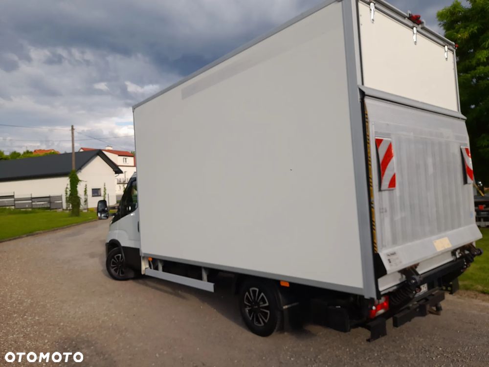 Iveco DAILY 35s180 silnik 3.0 180koni HI-matic Automatyczna skrzynia biegów FULL Wyposażenie!!! KONTENER 8 PALET 430X220X240 wysoki!! winada PALFINGER  Polski salon GWARANCJA przebiegu!!! - 9