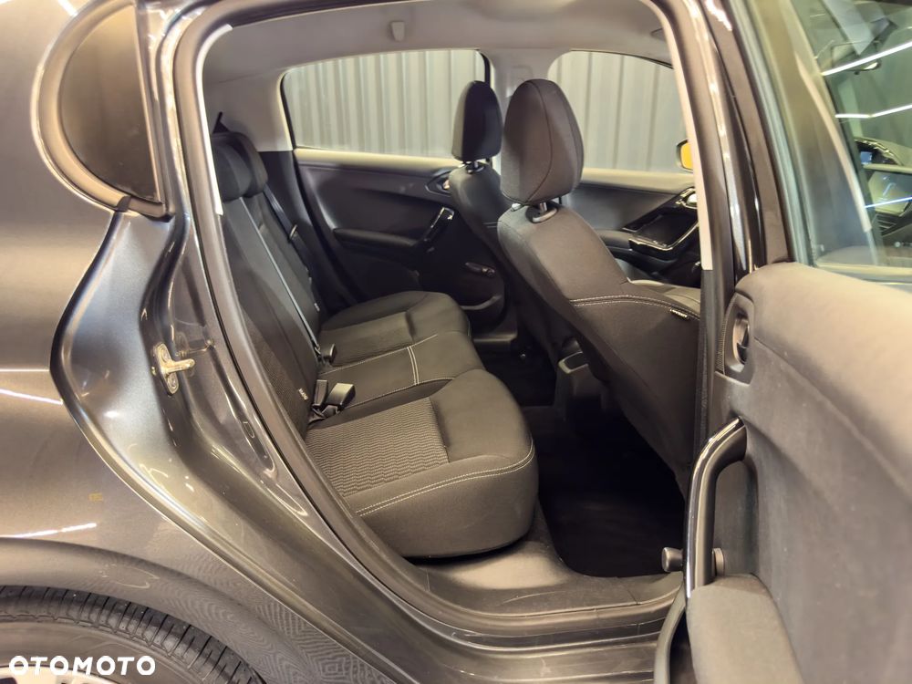 Peugeot 208 1.2 PureTech Allure - 17