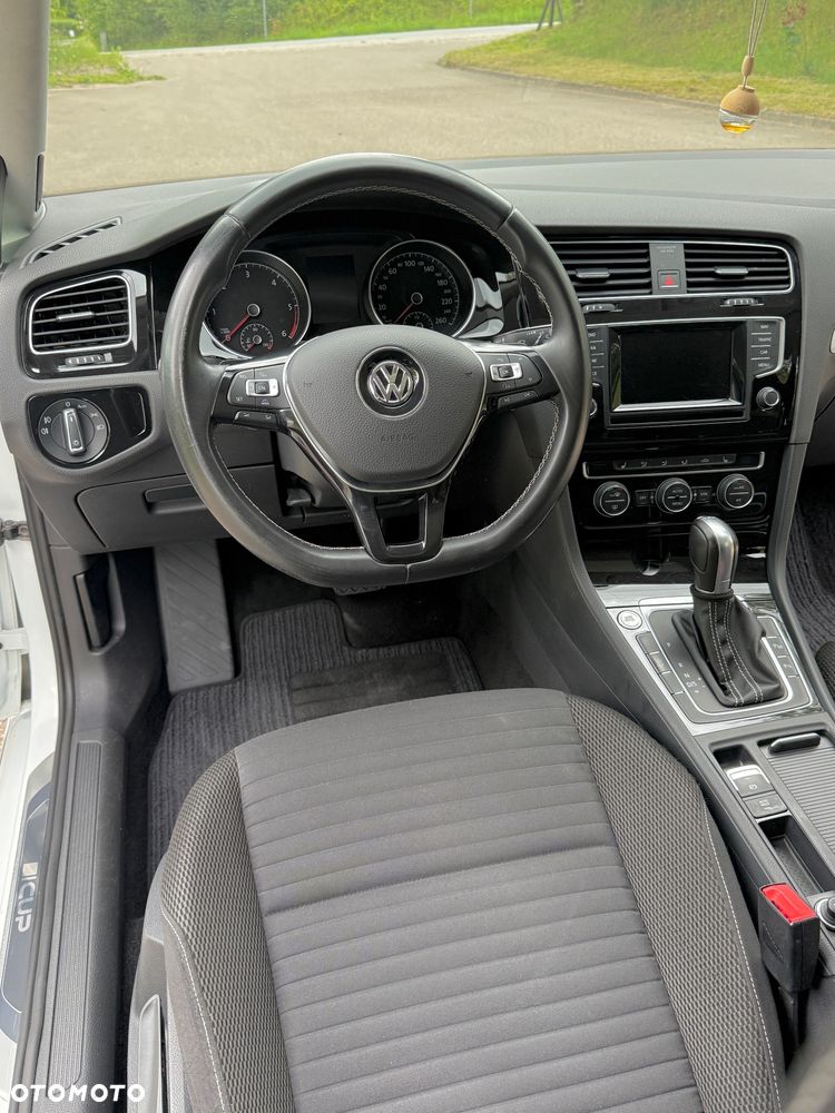 Volkswagen Golf - 25