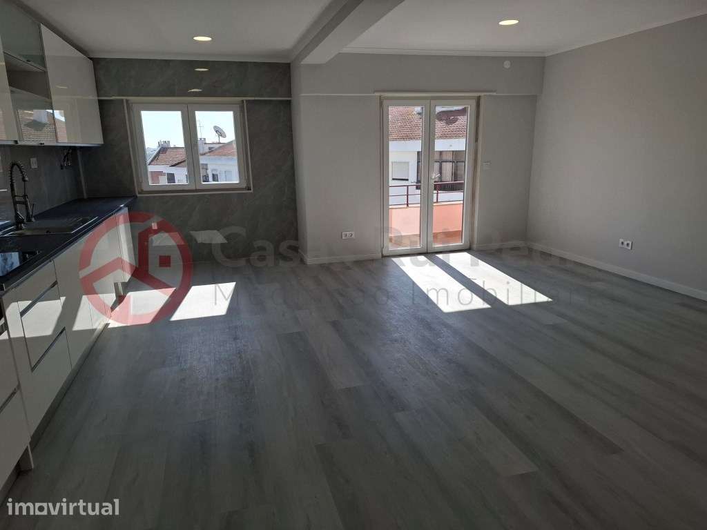 Apartamento T4 totalmente remodelado na Qta. do Batateiro, Amora - Grande imagem: 3/37