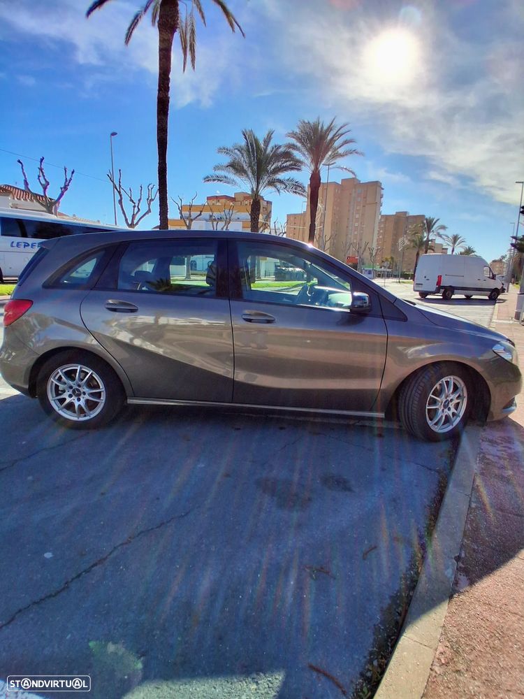 Mercedes-Benz B 180 - 2