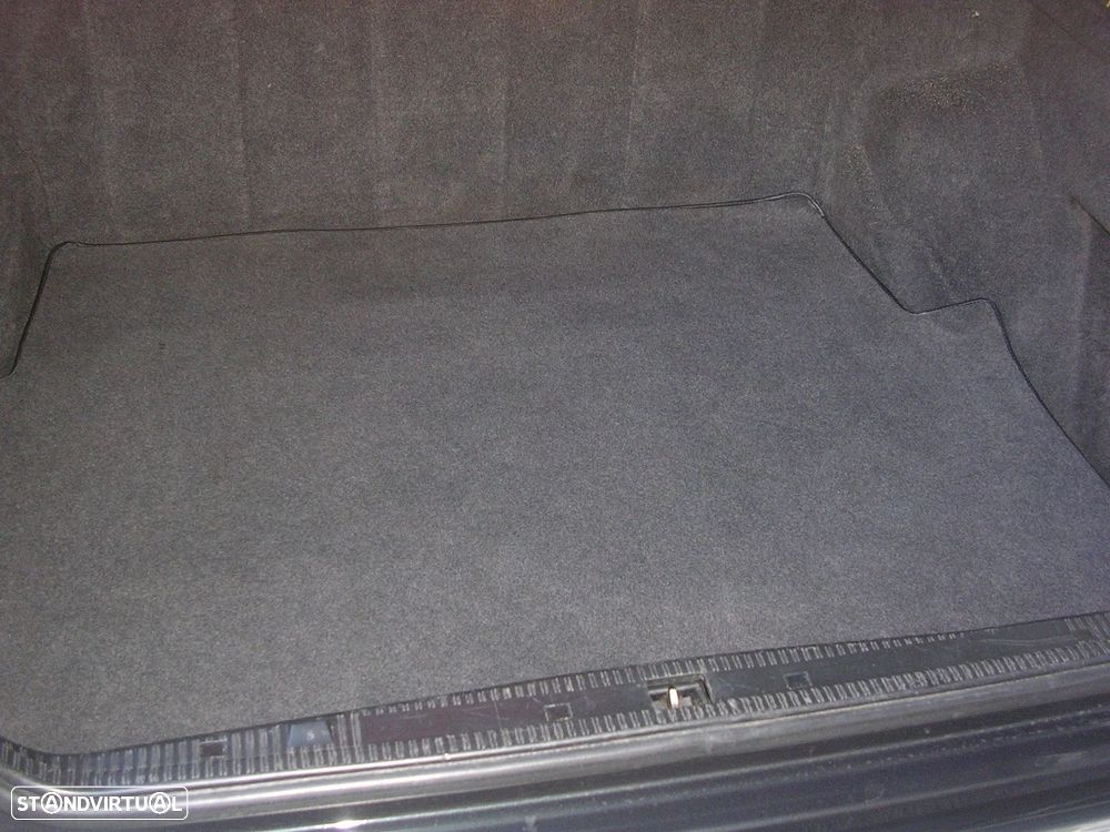 Mercedes-Benz W124 (1984-1997) 200 CE - 23