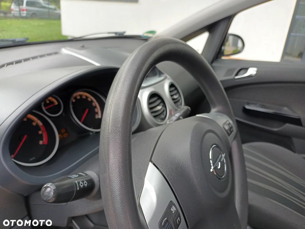 Opel Corsa 1.2 16V Essentia - 21
