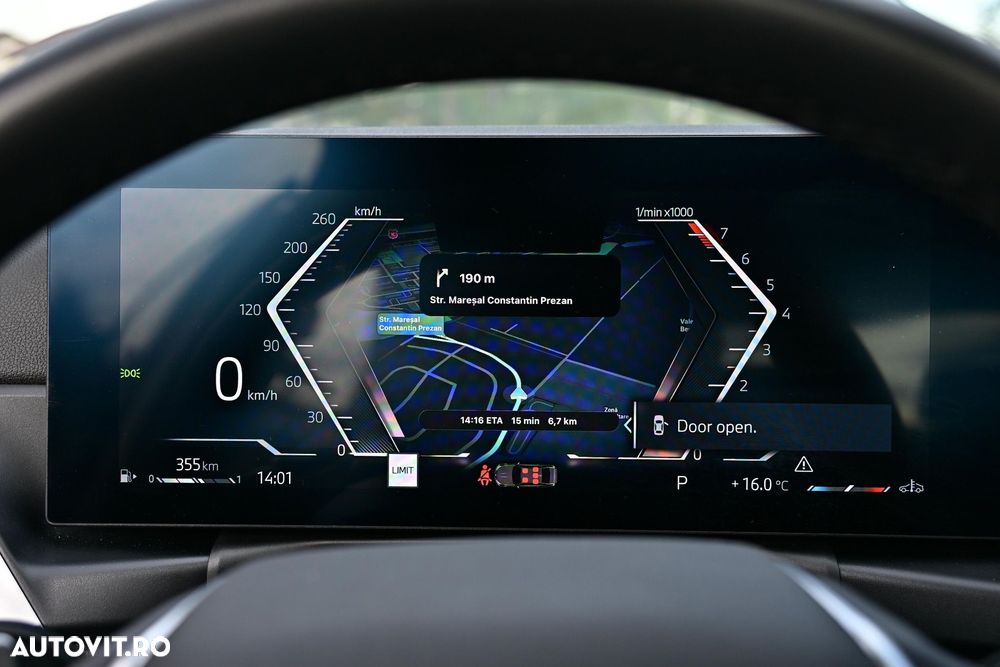 BMW Seria 3 330i xDrive AT - 37