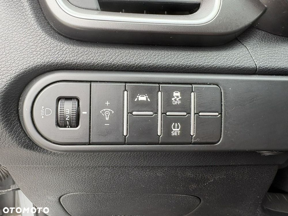Kia Ceed - 10