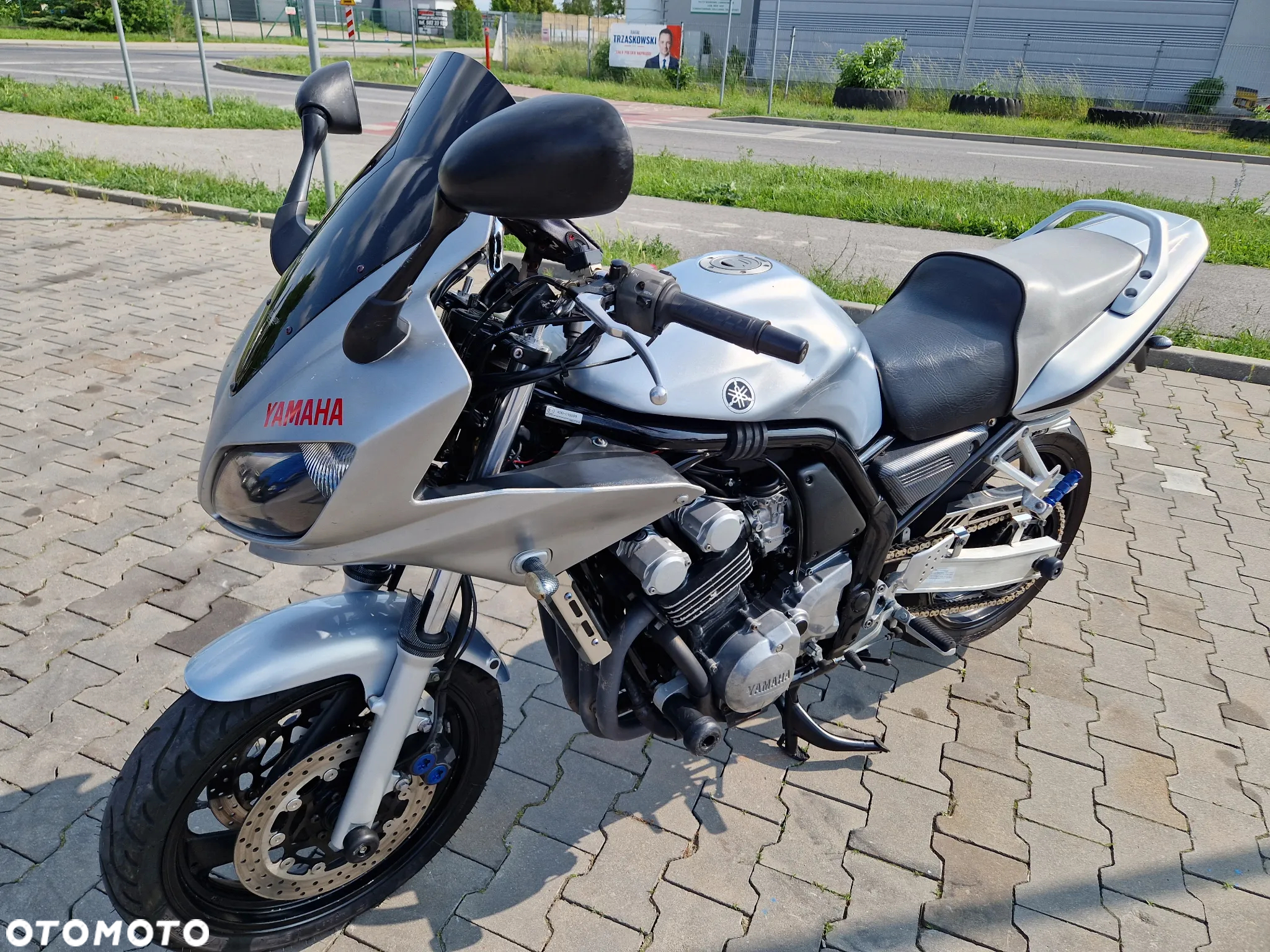 Yamaha FZS - 16