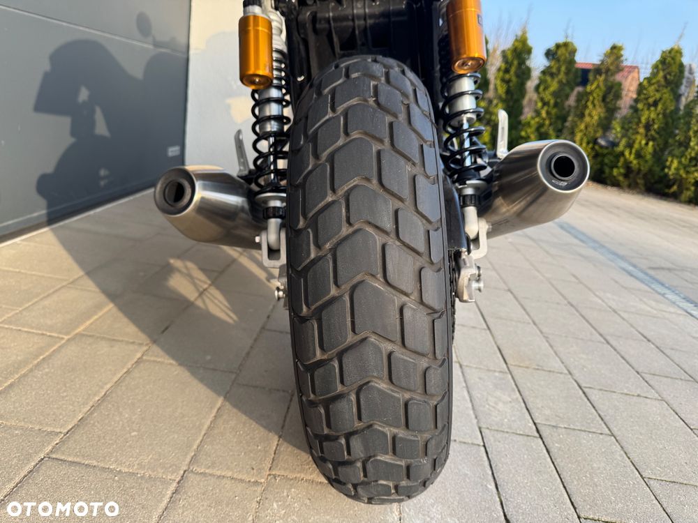Triumph Thruxton - 11