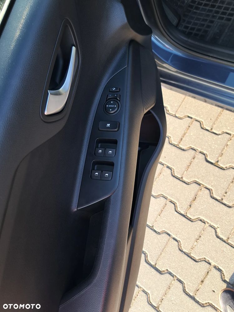 Kia Rio 1.2 L - 16