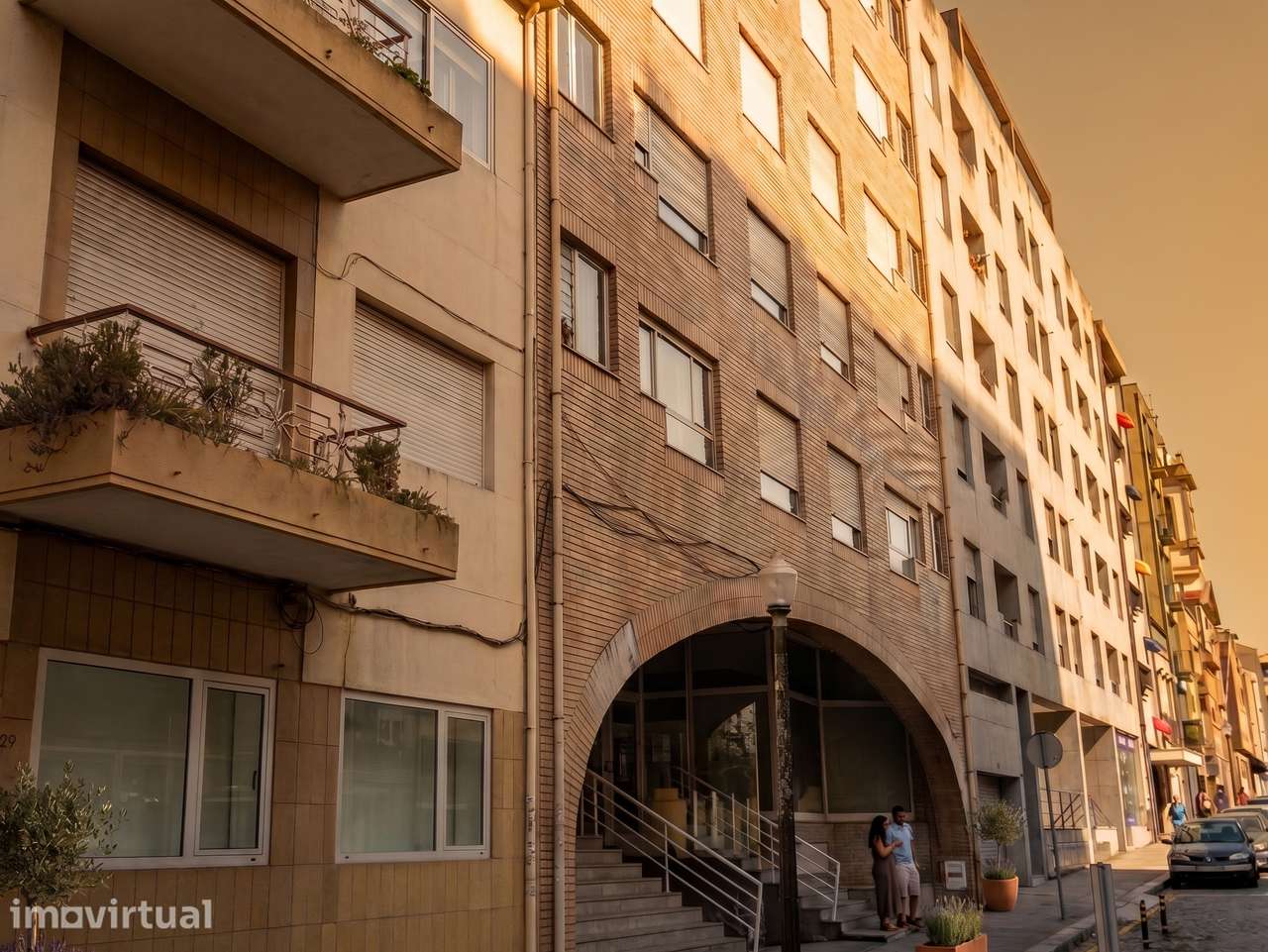 Apartamento T3 c/ Varanda | Oportunidade Investimento - Grande imagem: 3/18