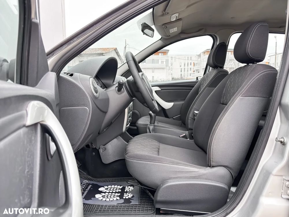 Dacia Sandero - 8
