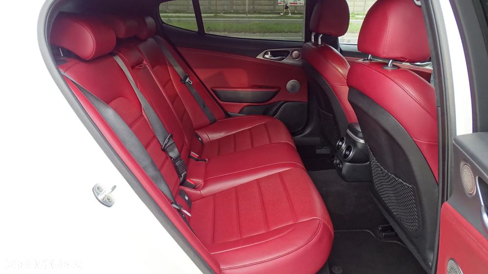 Kia Stinger - 32
