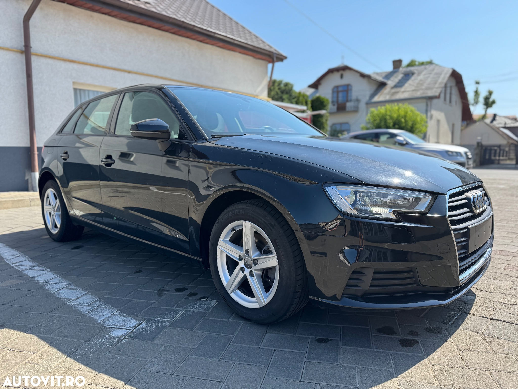 Audi A3 1.6 TDI S tronic Sport - 4