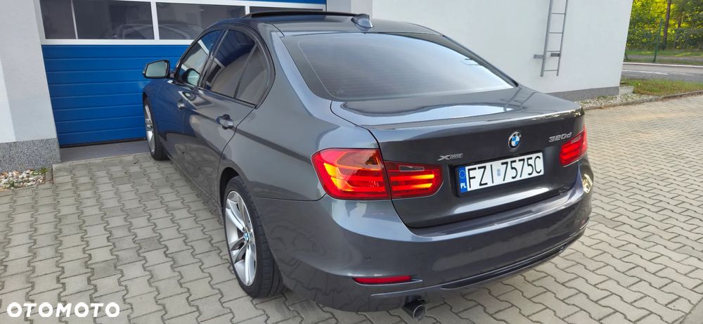BMW Seria 3 ver-320d-xdrive-sport-line - 12