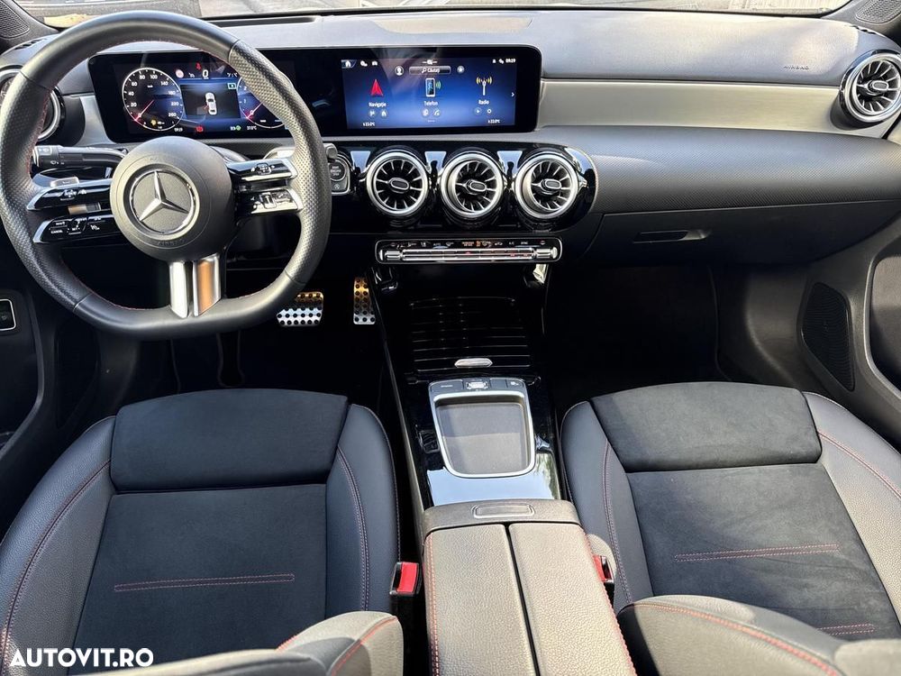 Mercedes-Benz A 200 Sedan MHEV 7G-DCT - 11