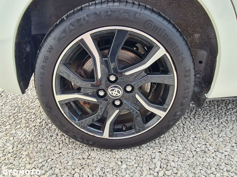 Toyota Yaris Hybrid 100 Premium - 37