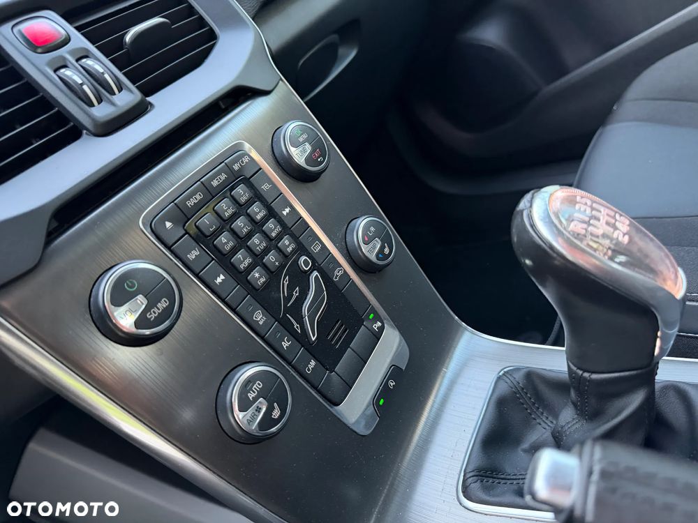 Volvo V40 D2 Momentum - 22