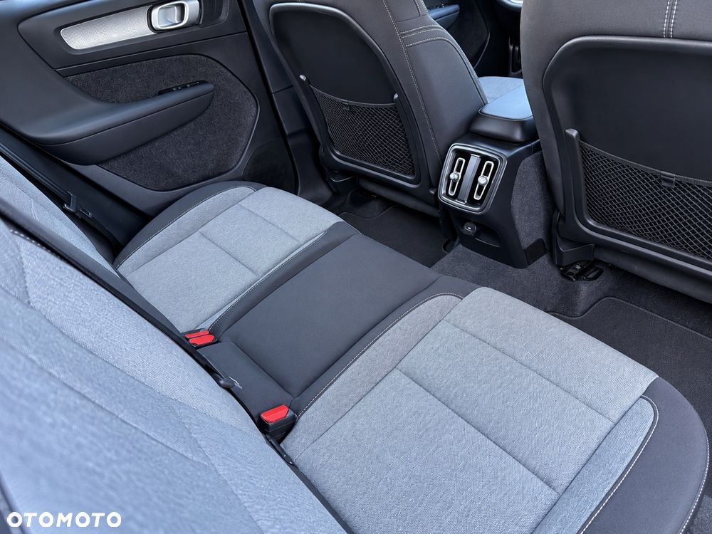 Volvo XC 40 B3 B DKG Plus Dark - 27