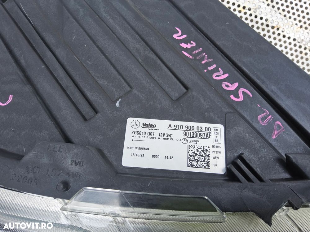 Far dreapta Mercedes Sprinter w907 cod a9109060300 cu 1 ureche rupta - 5