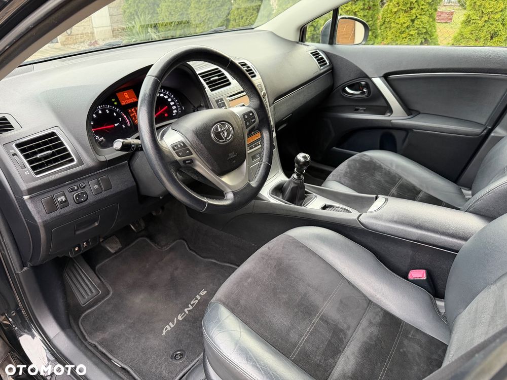 Toyota Avensis 1.8 Sol NAVI - 12
