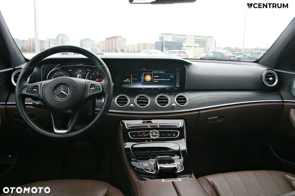 Mercedes-Benz Klasa E 300 9G-TRONIC AMG Line - 12